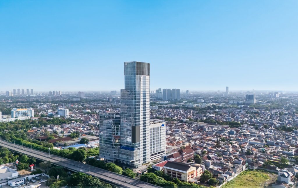 Novotel, a leading global hotel brand, announces the opening of Novotel Jakarta Pulomas, strengthening Accor's footprint in Indonesia.Set in Pulomas, East Jakarta, Novotel Jakarta Pulomas enjoys a convenient urban location surrounded by a growing mix of lifestyle venues, retail destinations and entertainment hubs. Well positioned for guests seeking both city energy and everyday ease, the hotel provides a comfortable gateway for weekend escapes, family stays and urban exploration - helping guests reset, reconnect and feel renewed during their time away.Novotel Jakarta Pulomas features 175 rooms and suites across six room categories, each designed for comfort and functionality. All guestrooms are equipped with smart TVs, spacious work desks, modern seating areas and the signature Novotel Live N' Dream bed, created to support deeper, restorative rest.