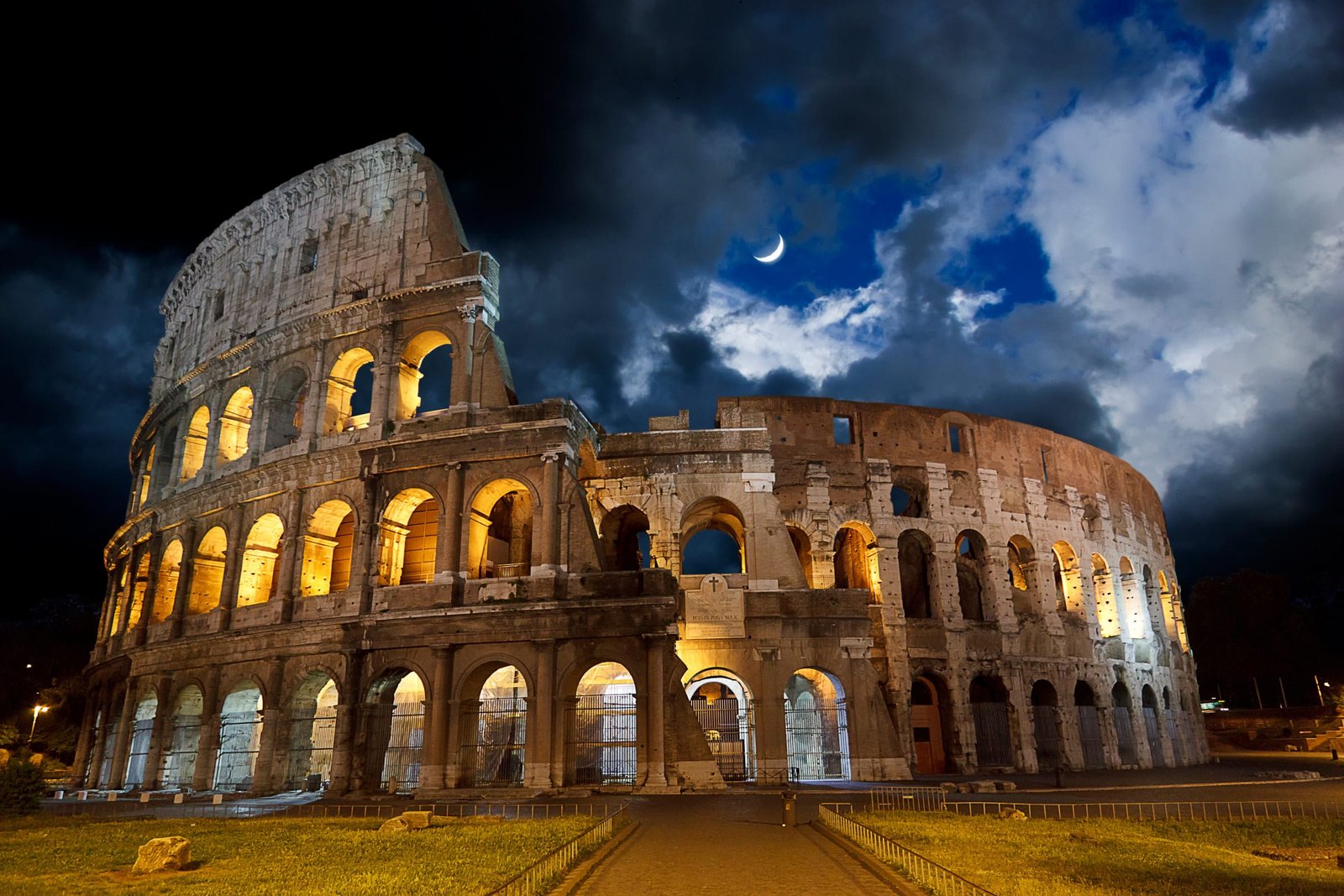 Nocturnal Europe: 6 Famous Historic Sites You Can Tour After Midnight - The Colosseum, Rome