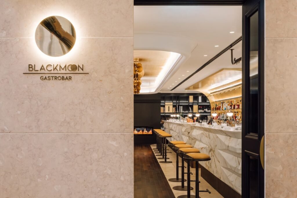 MYTHIC SANA Downtown Suites – Lisbon, Portugal: BLACK MOON Gastrobar, dining and cocktails Preferred Hotels & Resorts